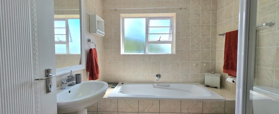 3 Bedroom Property for Sale in Kleinbaai Western Cape